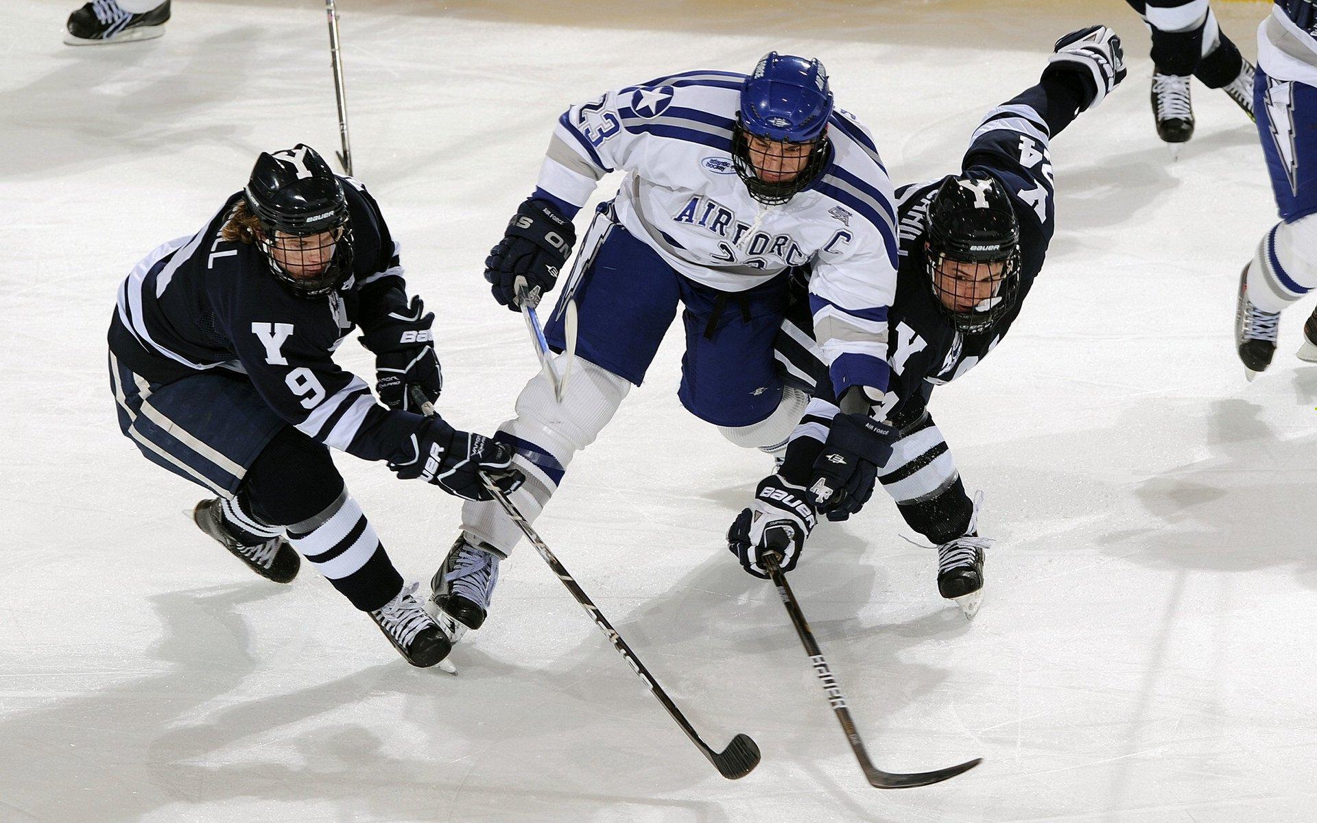 VAR判罚引发巨大争议 关键进球被吹引球迷不满