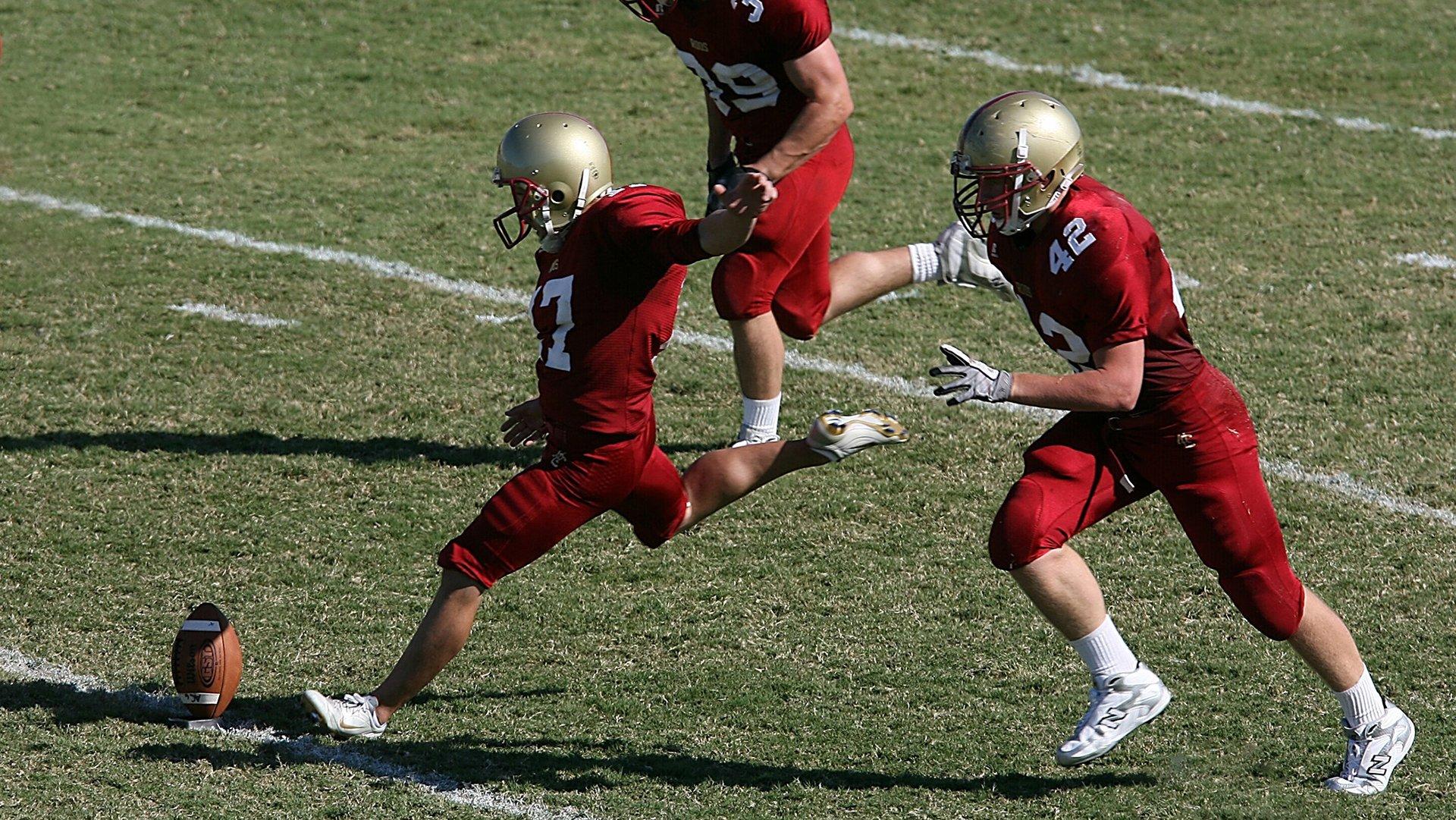 英超争冠白热化，曼城、阿森纳、利物浦上演三强逐鹿