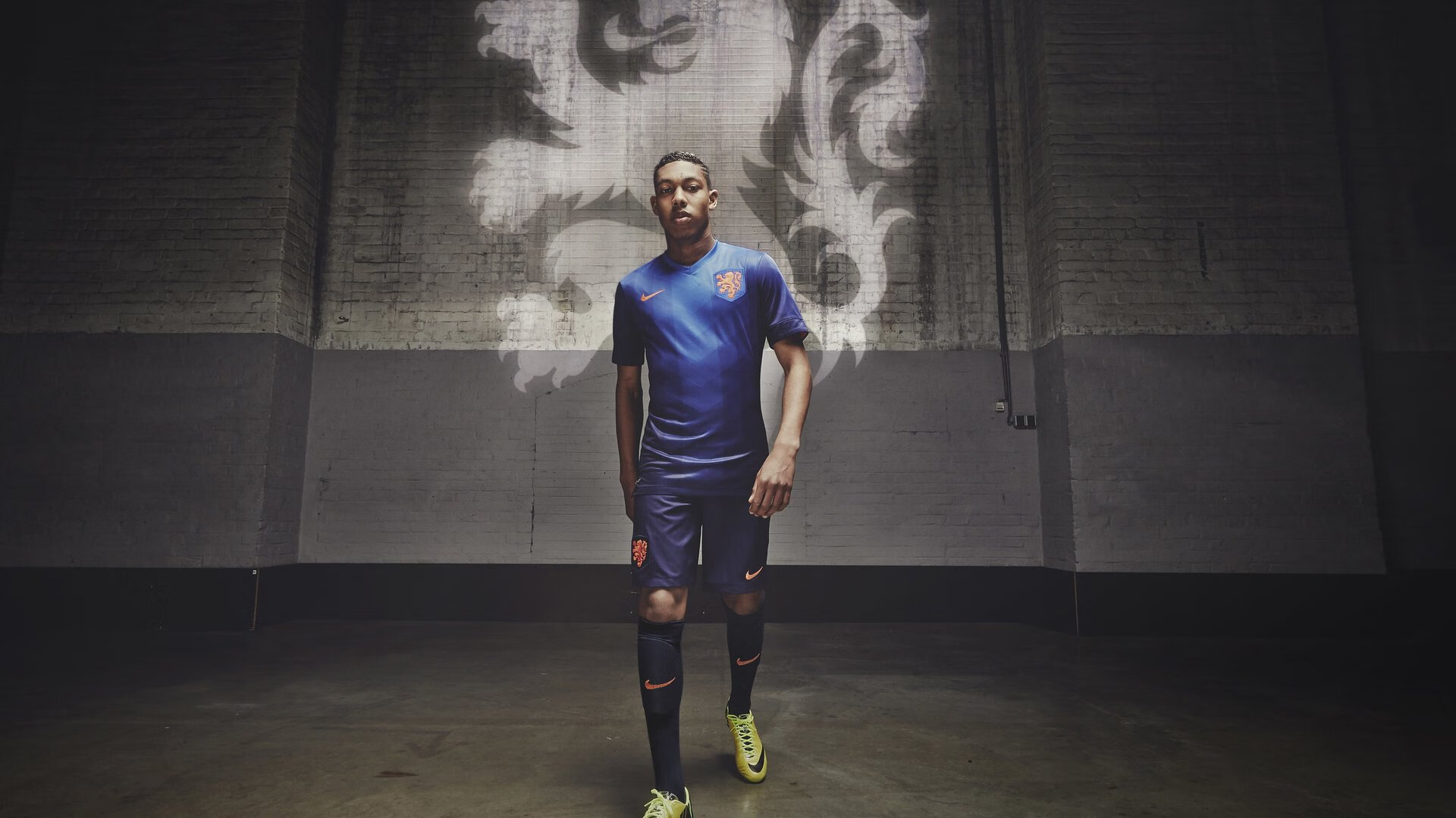 传奇谢幕，足球巨星李明举行感人退役仪式